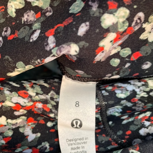 Lululemon Wunder Under Scallop Floral - Sz 8 - Picture 3 of 3